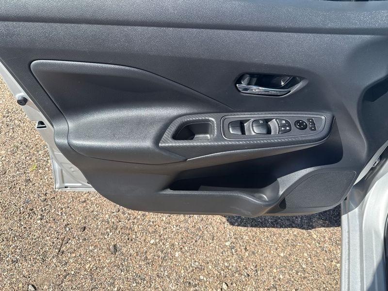 Nissan Versa SV CVT 2025
