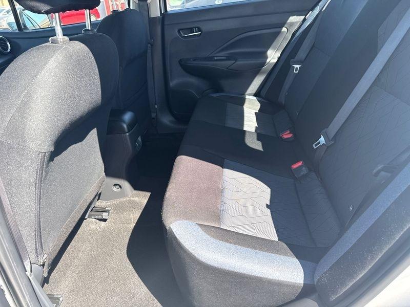Nissan Versa SV CVT 2025