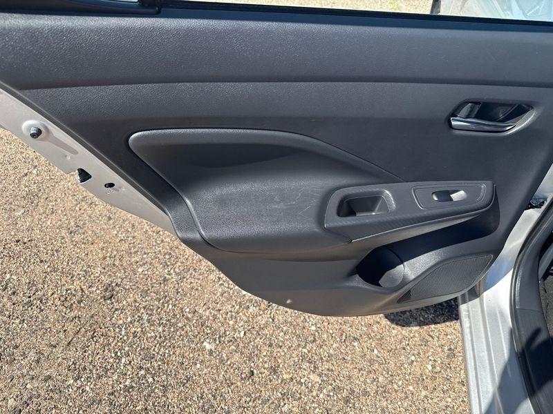 Nissan Versa SV CVT 2025