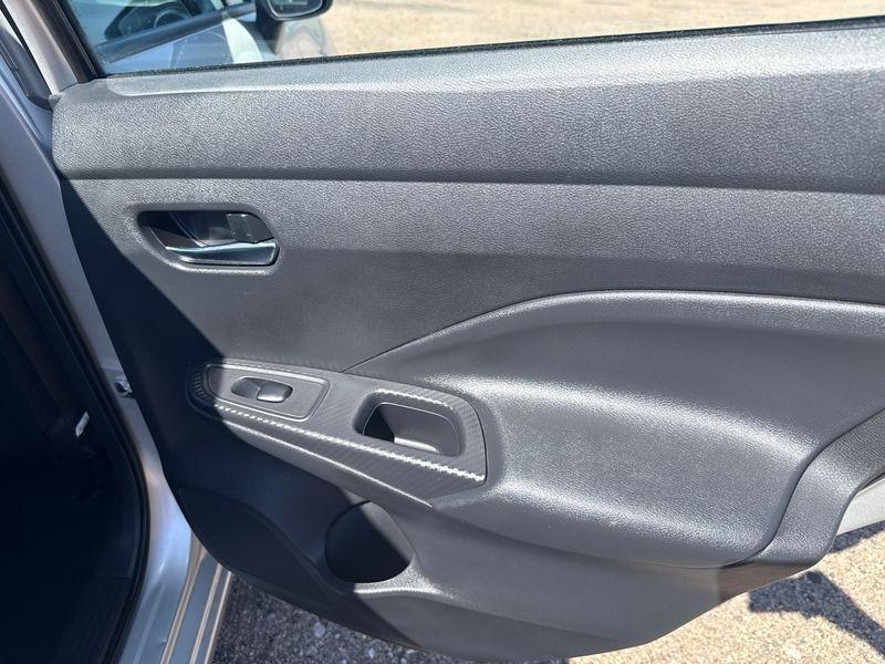 Nissan Versa SV CVT 2025
