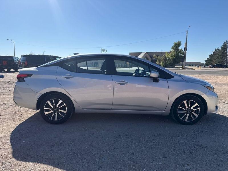 Nissan Versa SV CVT 2025