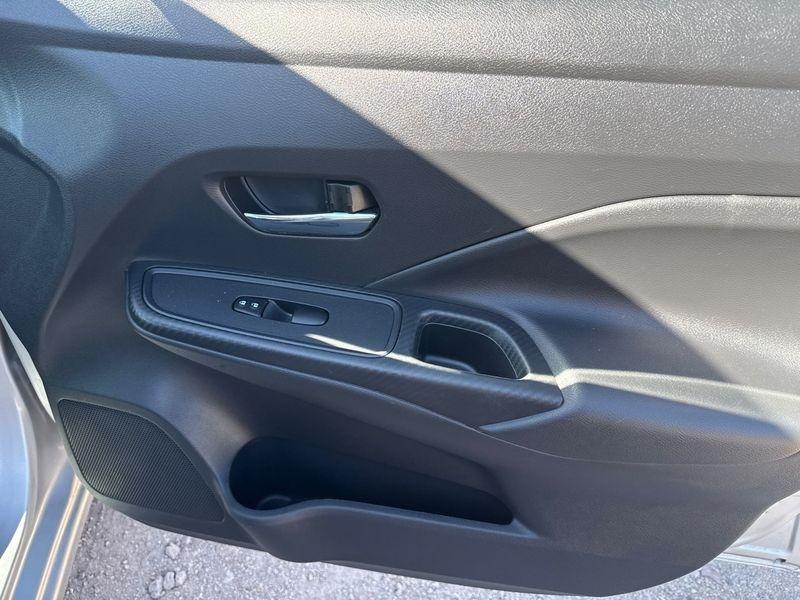 Nissan Versa SV CVT 2025