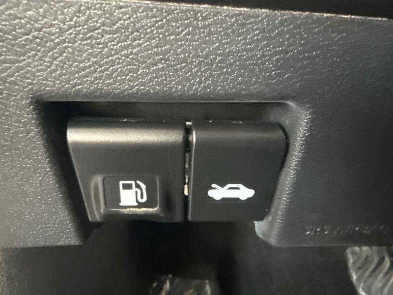 Nissan Versa SV CVT 2025