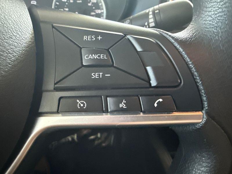 Nissan Versa SV CVT 2025