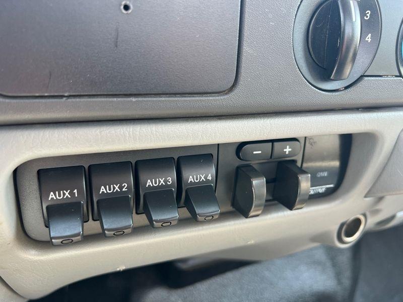 Ford Super Duty F-250 4WD Reg Cab 137" XLT 2007