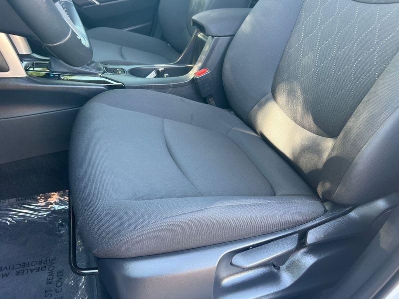 Toyota Corolla Cross LE 2WD (Natl) 2024