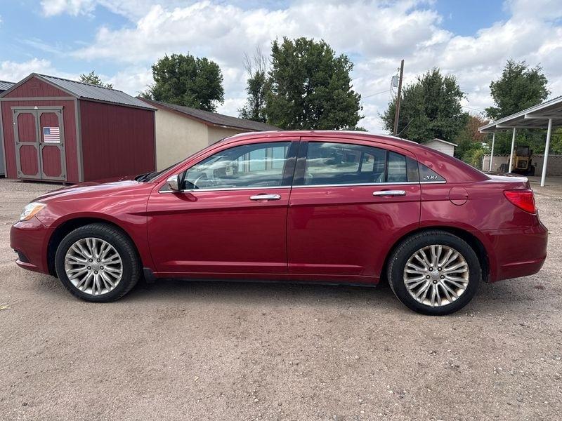 Chrysler 200 4dr Sdn Limited 2011