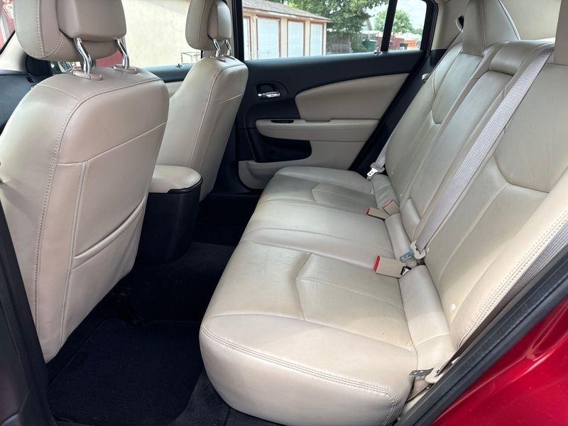 Chrysler 200 4dr Sdn Limited 2011