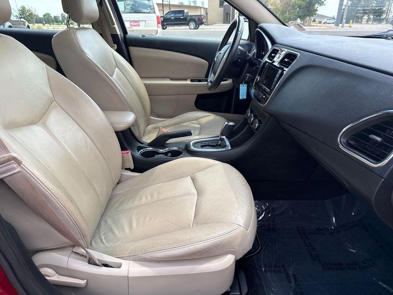 Chrysler 200 4dr Sdn Limited 2011