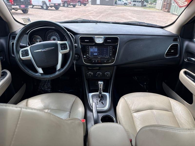 Chrysler 200 4dr Sdn Limited 2011