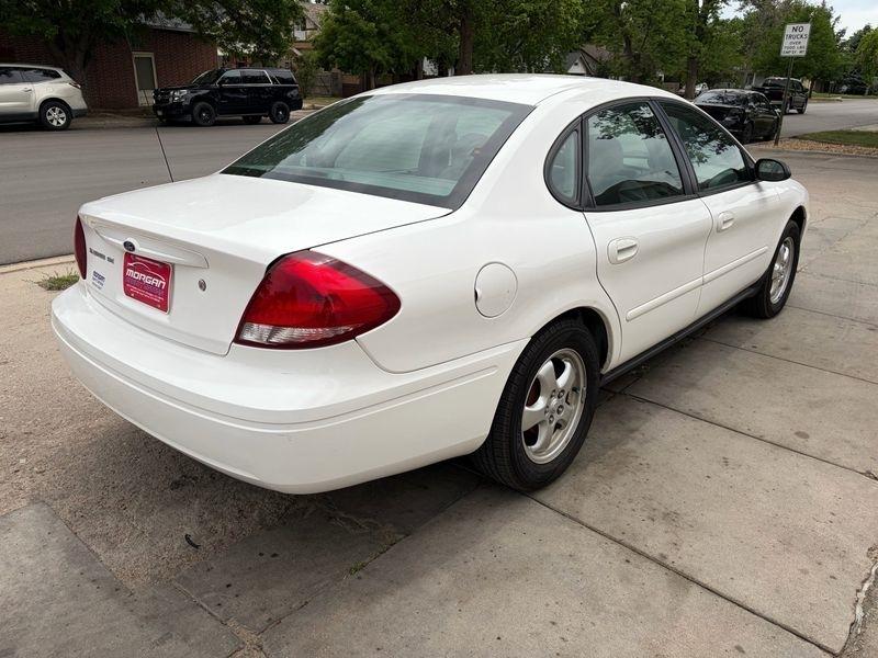 Ford Taurus 4dr Sdn SE 2005