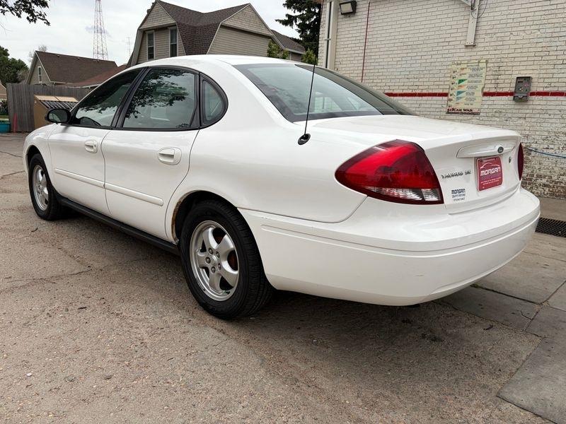 Ford Taurus 4dr Sdn SE 2005