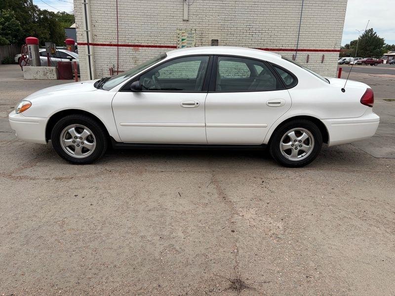 Ford Taurus 4dr Sdn SE 2005