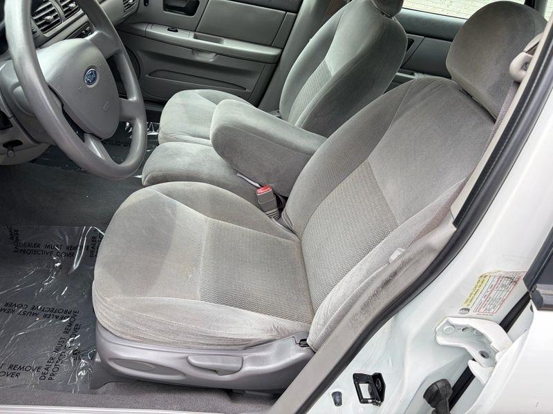 Ford Taurus 4dr Sdn SE 2005