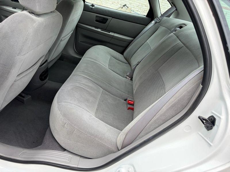 Ford Taurus 4dr Sdn SE 2005