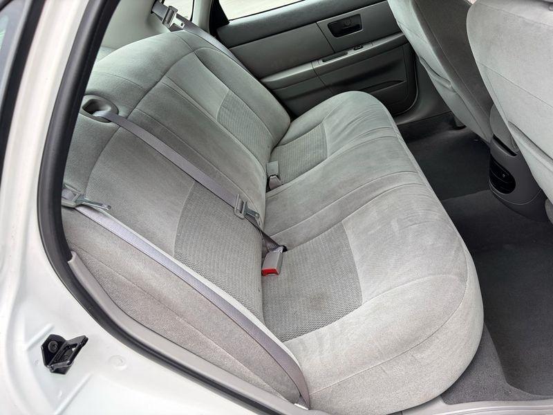 Ford Taurus 4dr Sdn SE 2005