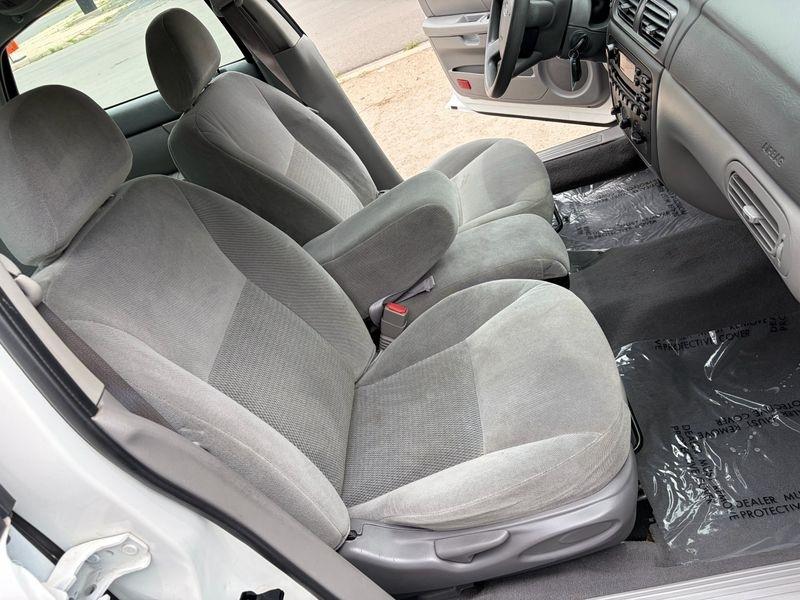 Ford Taurus 4dr Sdn SE 2005