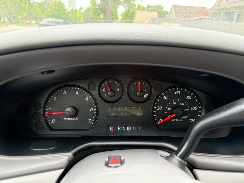 Ford Taurus 4dr Sdn SE 2005