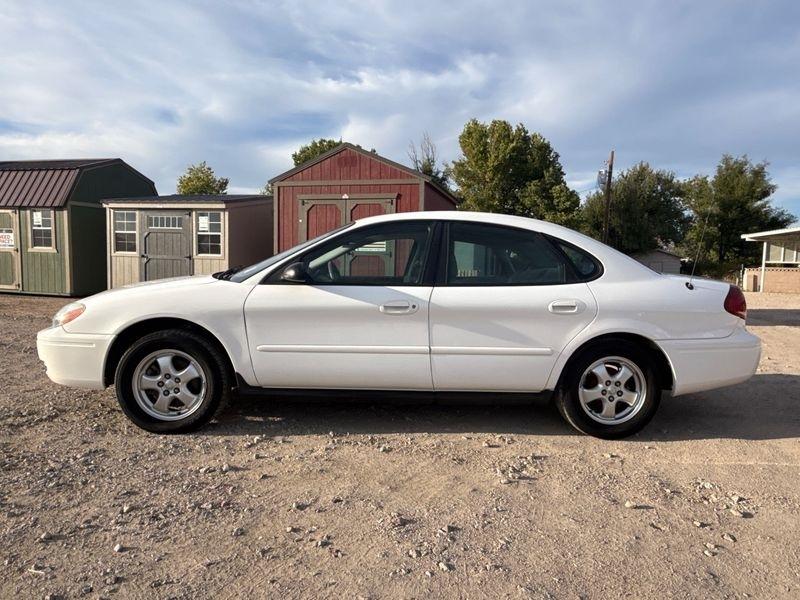 Ford Taurus 4dr Sdn SE 2005