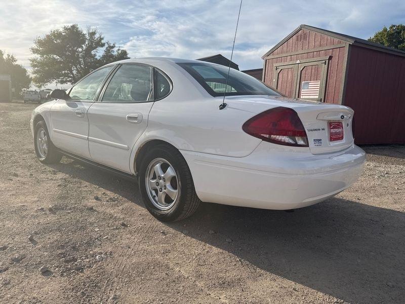 Ford Taurus 4dr Sdn SE 2005