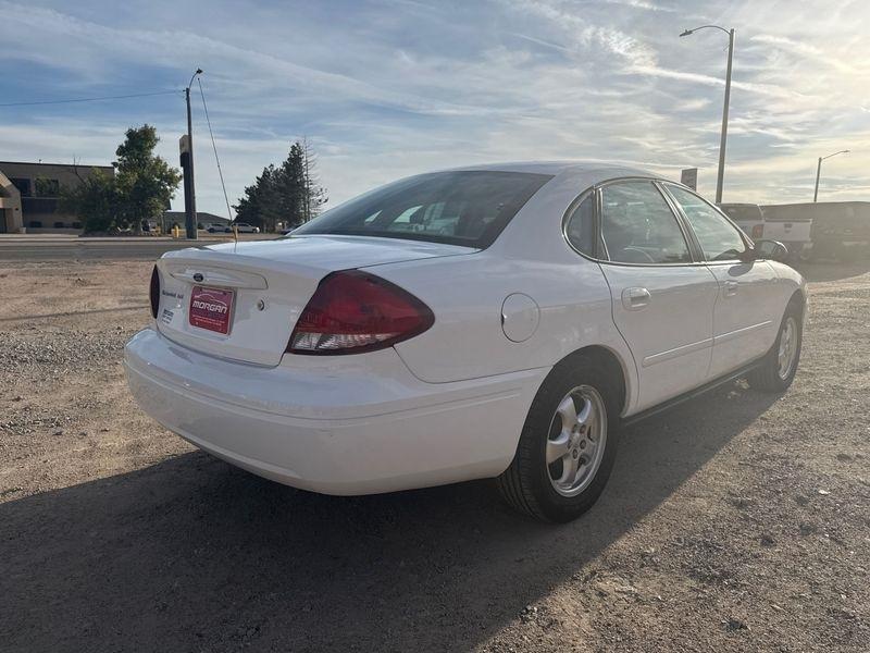 Ford Taurus 4dr Sdn SE 2005