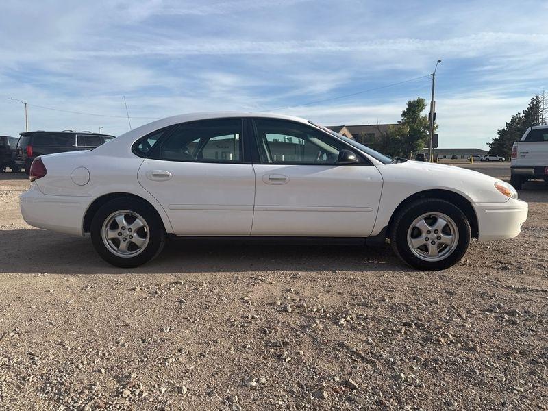 Ford Taurus 4dr Sdn SE 2005