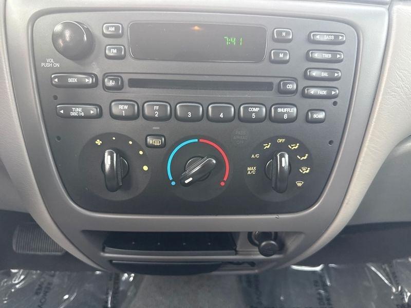 Ford Taurus 4dr Sdn SE 2005