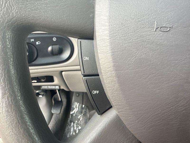 Ford Taurus 4dr Sdn SE 2005
