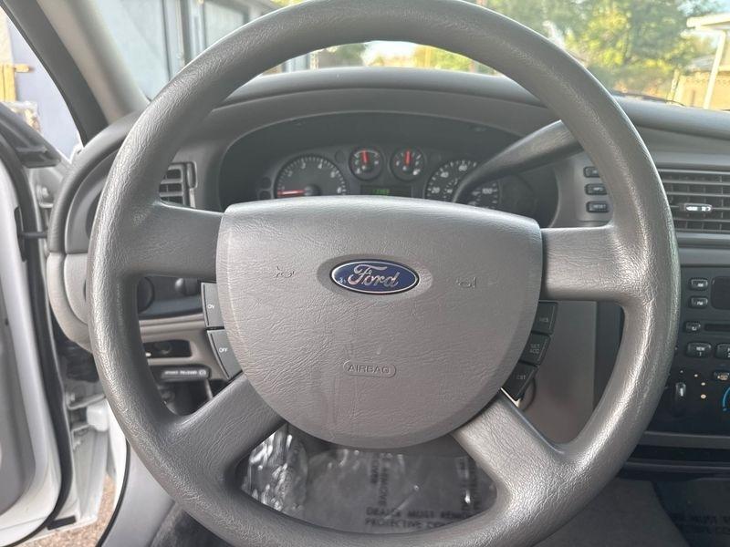 Ford Taurus 4dr Sdn SE 2005