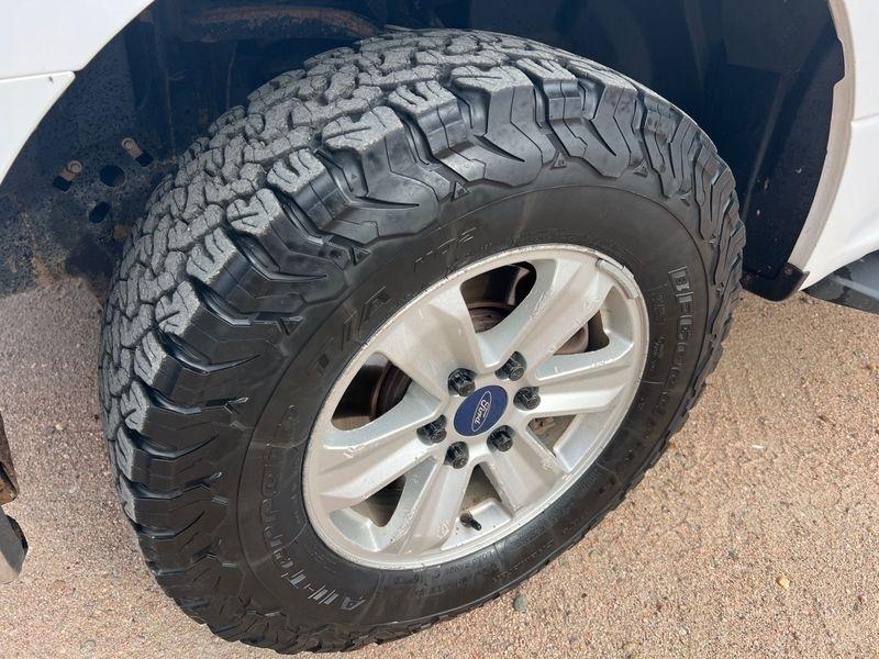 Ford F-150 4WD SuperCrew 157" Lariat w/HD Payload Pkg 2015