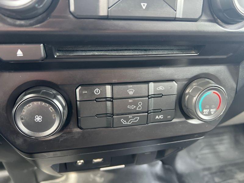 Ford F-150 4WD SuperCrew 157" Lariat w/HD Payload Pkg 2015