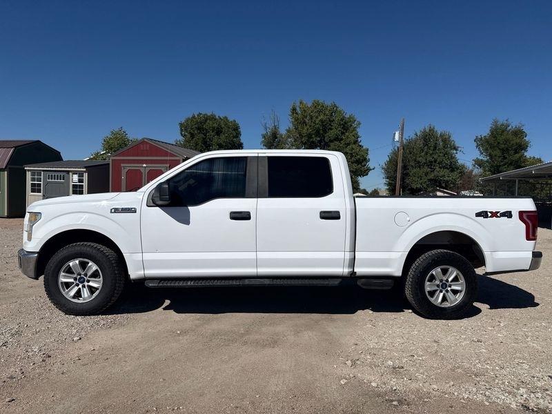 Ford F-150 4WD SuperCrew 157" Lariat w/HD Payload Pkg 2015