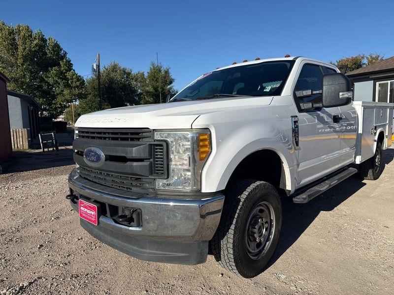 Ford Super Duty F-350 SRW Lariat 4WD SuperCab 168" WB 60" CA 2017