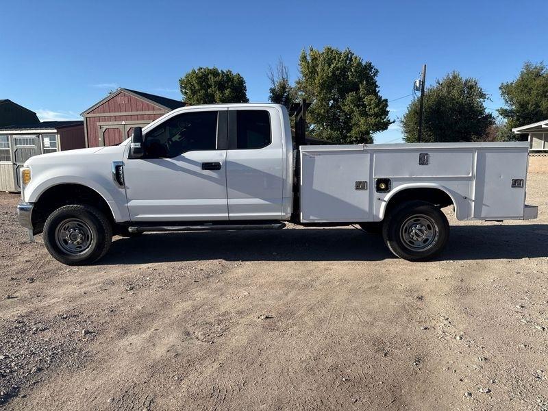 Ford Super Duty F-350 SRW Lariat 4WD SuperCab 168" WB 60" CA 2017