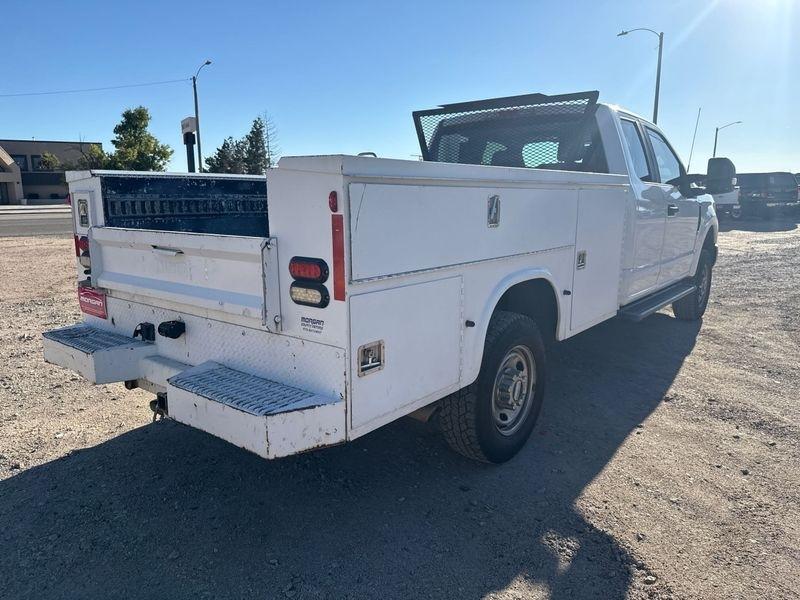 Ford Super Duty F-350 SRW Lariat 4WD SuperCab 168" WB 60" CA 2017