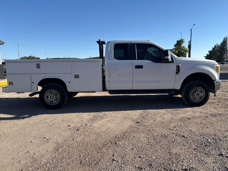 Ford Super Duty F-350 SRW Lariat 4WD SuperCab 168" WB 60" CA 2017