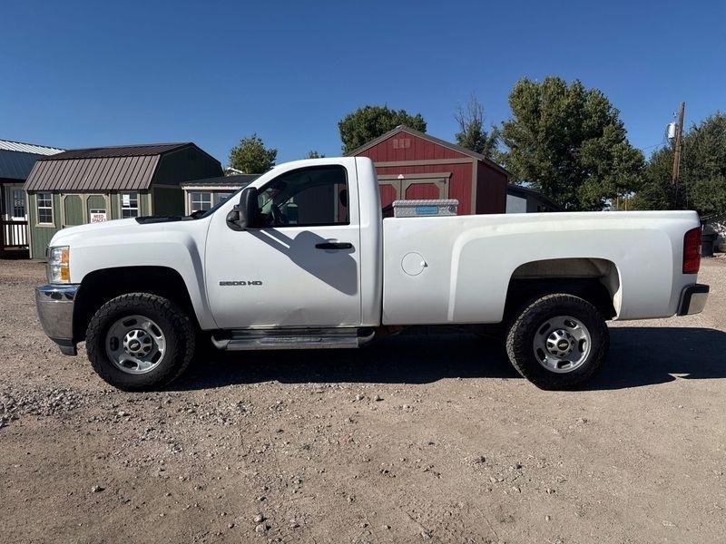 Chevrolet Silverado 2500HD 4WD Reg Cab 133.7" Work Truck 2011