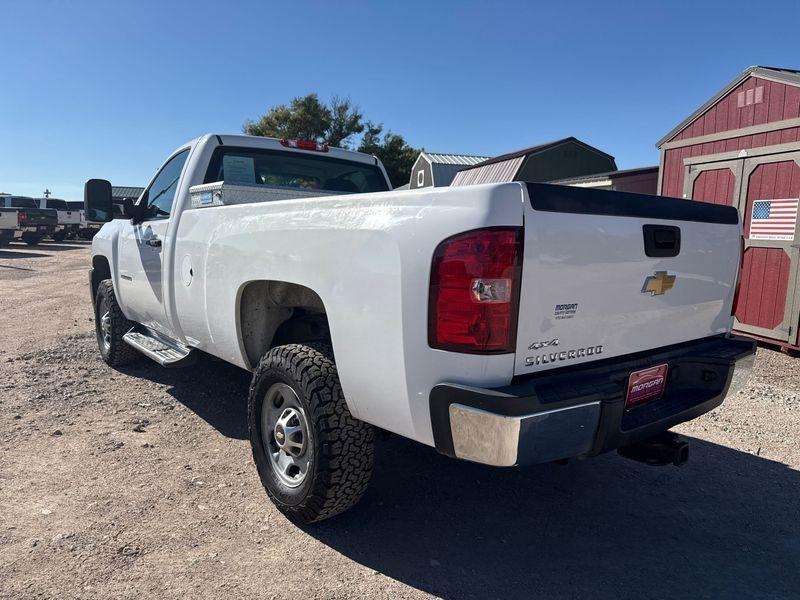 Chevrolet Silverado 2500HD 4WD Reg Cab 133.7" Work Truck 2011