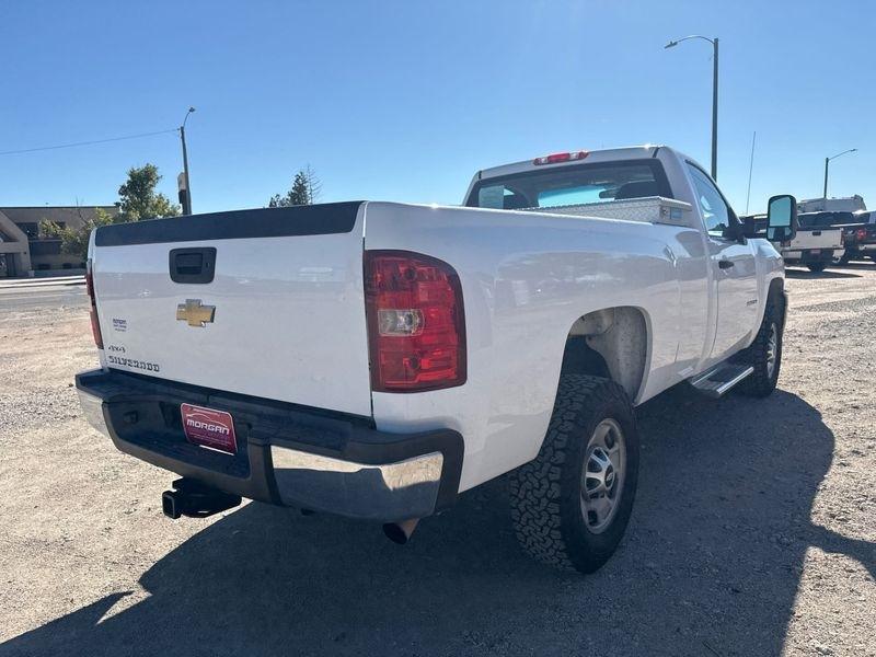 Chevrolet Silverado 2500HD 4WD Reg Cab 133.7" Work Truck 2011