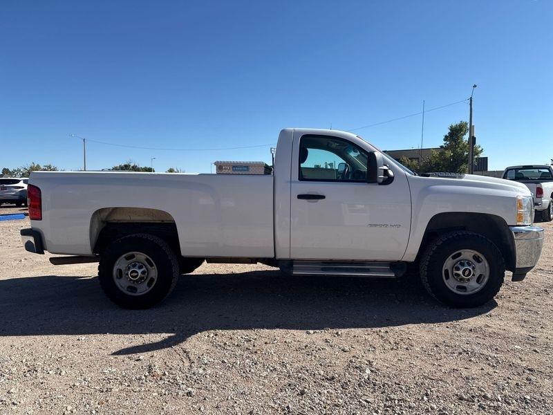 Chevrolet Silverado 2500HD 4WD Reg Cab 133.7" Work Truck 2011