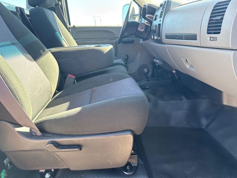 Chevrolet Silverado 2500HD 4WD Reg Cab 133.7" Work Truck 2011