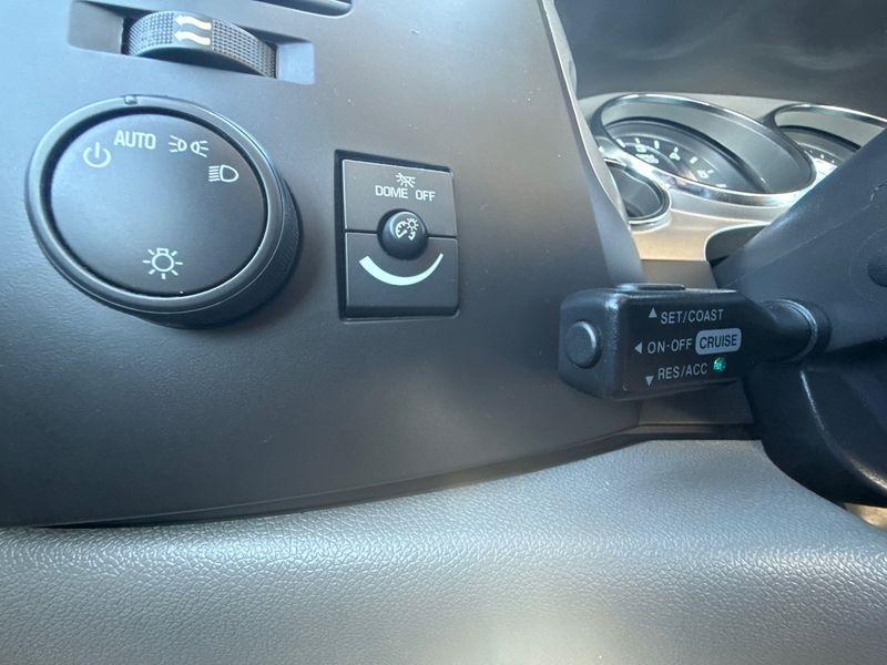 Chevrolet Silverado 2500HD 4WD Reg Cab 133.7" Work Truck 2011