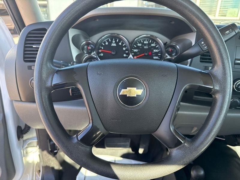 Chevrolet Silverado 2500HD 4WD Reg Cab 133.7" Work Truck 2011
