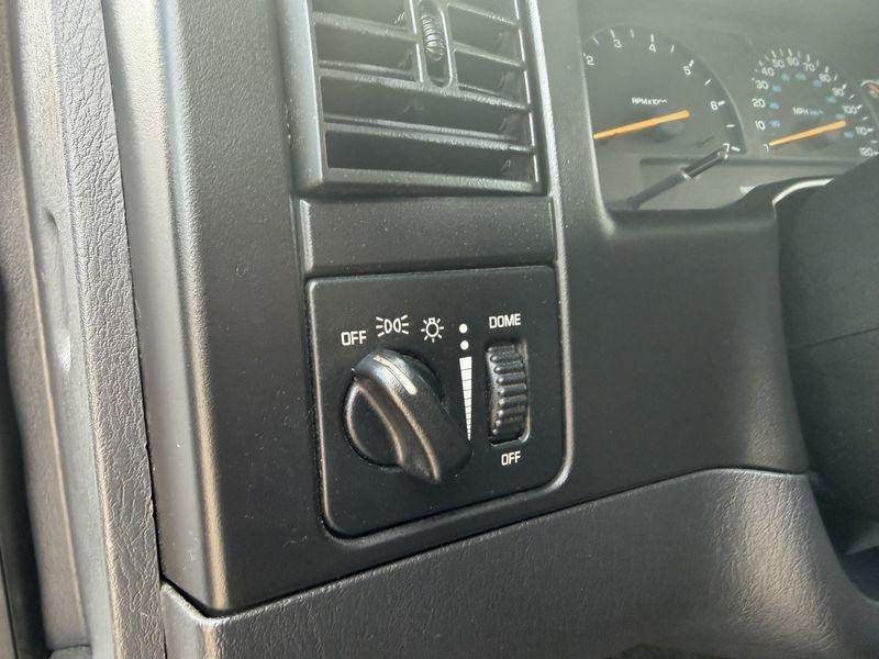 Dodge Dakota Club Cab 131" WB Sport 2001