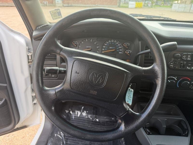 Dodge Dakota Club Cab 131" WB Sport 2001