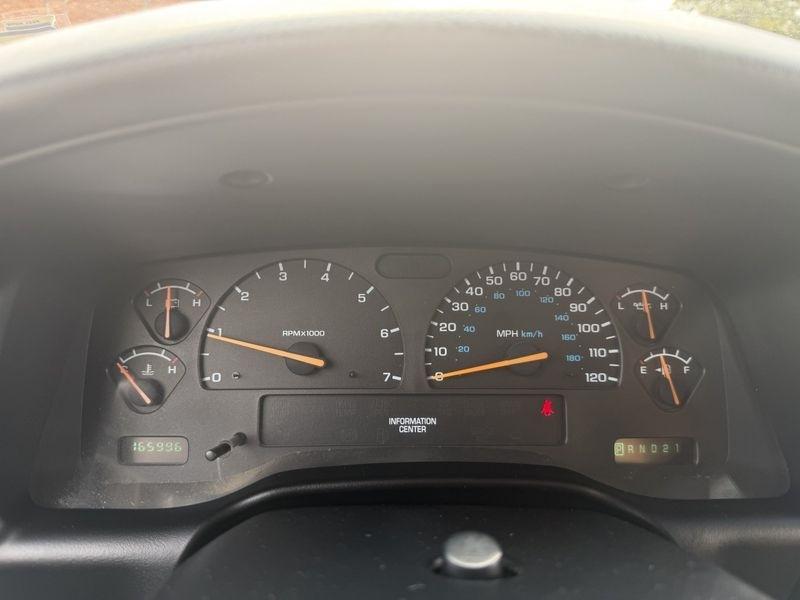 Dodge Dakota Club Cab 131" WB Sport 2001