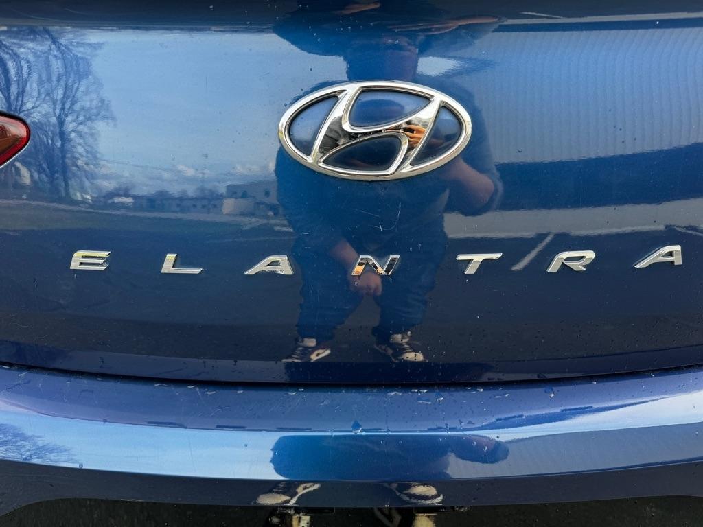 Hyundai Elantra  2019