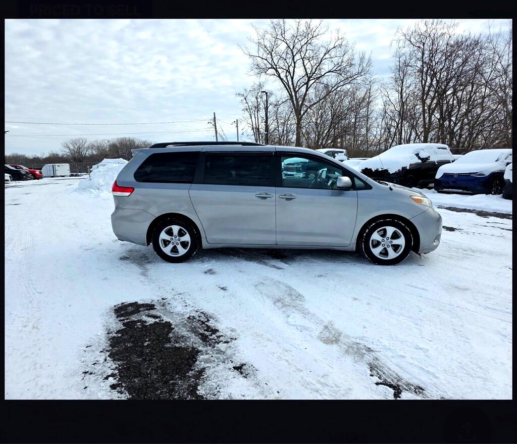 Toyota Sienna  2013
