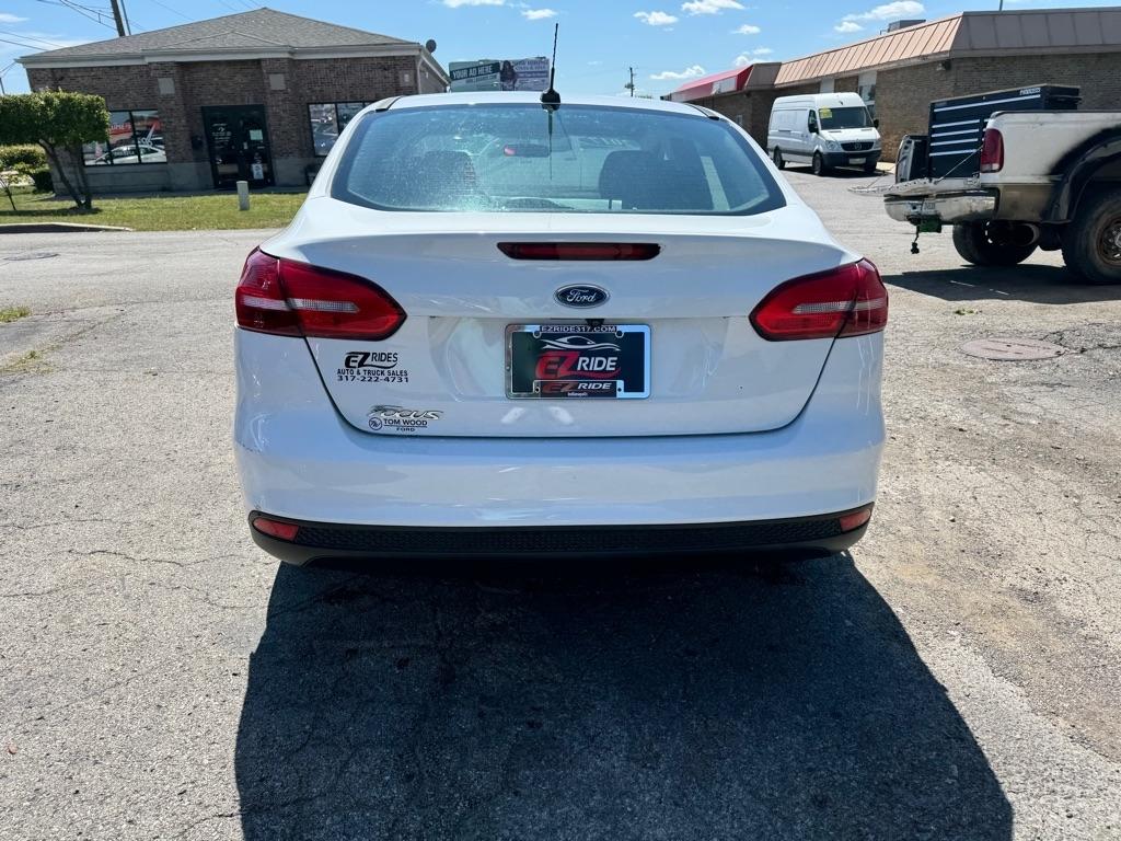 Ford Focus S Sedan 2017