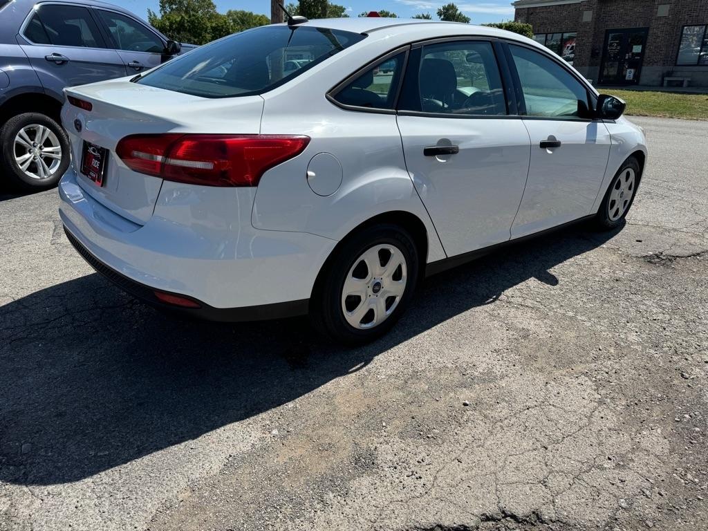 Ford Focus S Sedan 2017